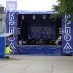 сцена на заході
